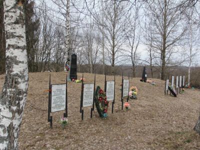 Братская могила советских воинов