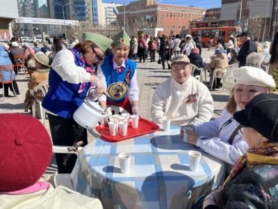 Якутский цирк организовал полевую кухню и концерт для ветеранов