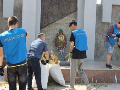 В Якутске добровольцы навели порядок у мемориала «Солдат Туймаады» 