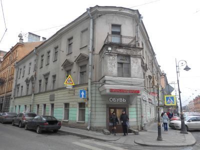 Дом, где жили писатели: в 1843-1845 гг. - Григорович Д.В., в 1842-1846 гг. - Достоевский Ф.М.