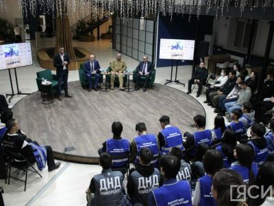 В СВФУ состоялся «Диалог на равных» о фашизме на Украине