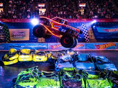 МОНСТР-ТРАКИ HOT WHEELS LIVE