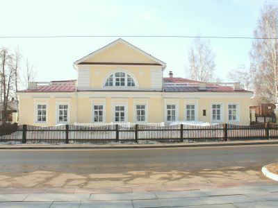 Дом, в котором в 1840 году родился Чайковский Петр Ильич. В доме - мемориальный музей П.И.Чайковского