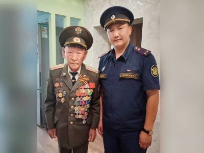 Ветерана уголовно-исполнительной системы Василия Кузьмина поздравили с 90-летием в Якутии