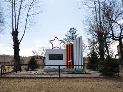 Памятник воинам-землякам, погибшим в годы гражданской и Великой Отечественной войн