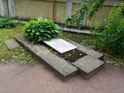 Могила Леоновой Д.М. (1829-1896), певицы