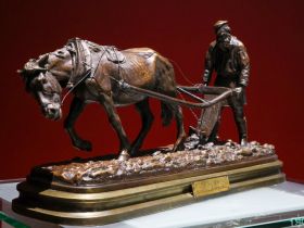 В Якутске открылась выставка «Эволюция образа Толстого: от Ге до Гинцбурга»