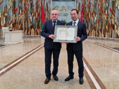 Музею Беларуси передали копию указа о присвоении звания Героя Советского Союза Фёдору Попову