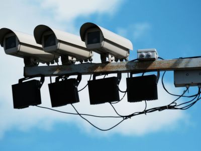 Медведев поручил обосновать штрафы за небольшое превышение скорости