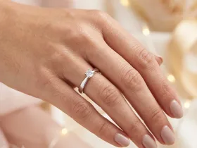 Помолвочное кольцо из серебра э0612кц09152800_white
