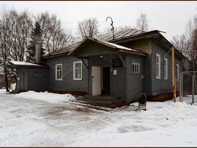 Деревянный жилой флигель