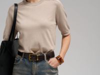 Легкий джемпер полуприлегающего кроя с коротким рукавом