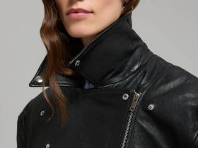 Утепленная кожаная куртка-косуха свободного кроя