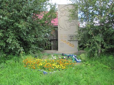 Братская могила борцов, погибших за установление Советской власти на Обь-Иртышском Севере