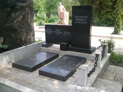 Могила Н.Я. Хангалдова, заслуженного строителя РСФСР