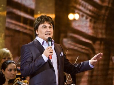 Александр Серов