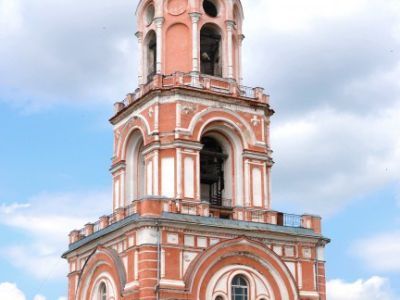 Колокольня с надвратной церковью Ефрема Сирина