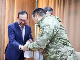 Глава Якутии вручил госнаграды добровольцам-госслужащим, вернувшимся с СВО