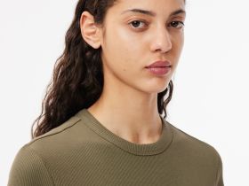 Женская футболка Lacoste приталенного кроя из хлопка в рубчик