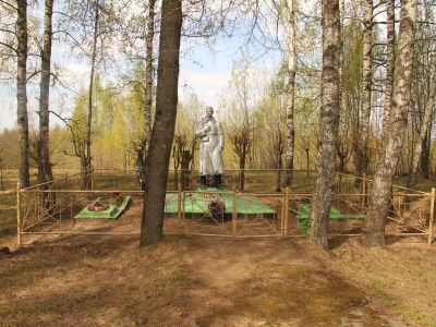 Братская могила воинов Советской Армии, погибших в 1944 г.