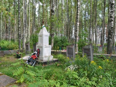 Братская могила воинов Советской Армии, погибших в 1941 - 1943 гг.