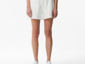 Женские шорты Lacoste