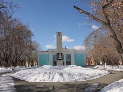 Стела в честь 50-летия ВЛКСМ