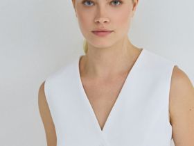 Жилет с ассиметричной застёжкой на пуговицы, Белый