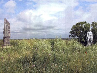 Братская могила советских воинов