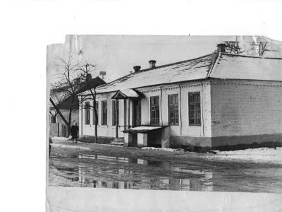 Здание, где в 1918 году был убит секретарь Ставропольского губернского комитета партии большевиков М.Г. Морозов