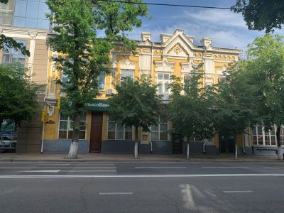 Дом жилой с торговыми помещениями на первом этаже