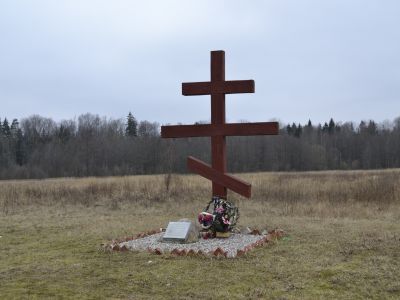 Памятный знак в честь подвига ротмистра В.Бушнева, погибшего в бою за город Лазденен в декабре 1914 года