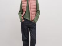 Утепленный жилет приталенного силуэта