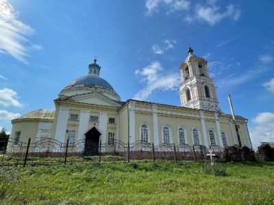 Церковь Михаила Архангела с интерьером