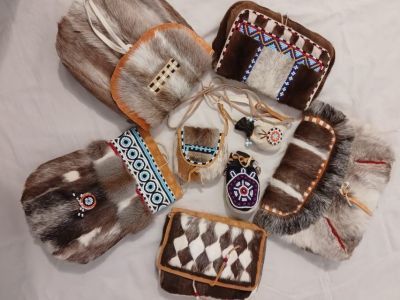 Мастерица из Среднеколымского района начала делать национальные обереги для бойцов СВО