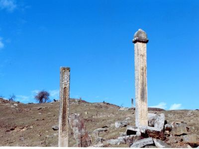 Стелы надмогильные (3 ед.)