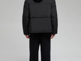 Утепленная куртка со съемным капюшоном