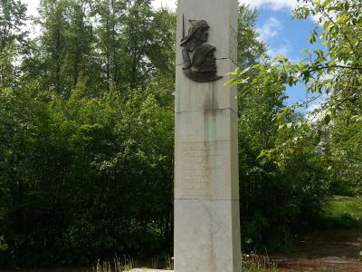 Памятник-обелиск "50 лет Ленинскому комсомолу"
