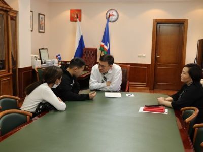 Руководитель администрации главы и правительства Якутии встретился с участником СВО