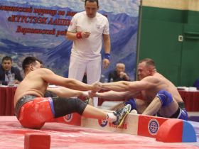 Сенсационно завершился турнир по мас-рестлингу Харлампия Васильева в Якутске