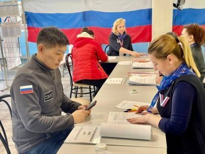 Вице-премьер Анатолий Семенов: «Считаю важным прививать молодежи активную гражданскую позицию»