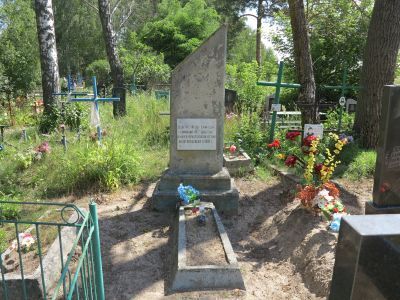 Могила Дыбенко Федора Ефимовича (1887-1919) - командира 42-й дивизии Красной Армии