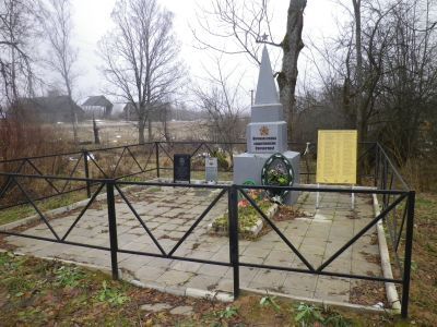 Братская могила воинов Советской Армии, погибших в 1944 г.