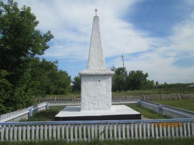 Братская могила партизан