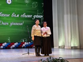 В Якутске наградили педагогов в преддверии Дня учителя