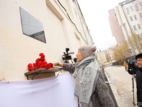 В Якутске открыли мемориальную доску первому директору ГТРК «Саха»