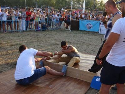 В Балаклаве тысячи людей приветствовали мас-рестлинг