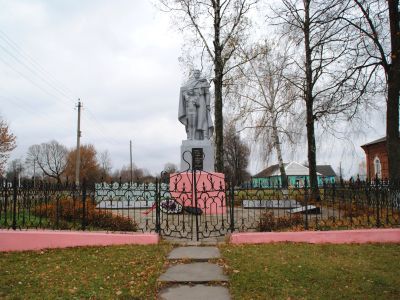 Братская могила 17 советских воинов, погибших в 1943 г. при освобождении села от немецко-фашистских захватчиков