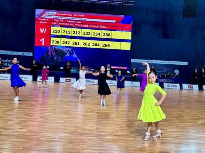 Соревнования по танцевальному спорту «Осенний вальс» стартовали в Якутске