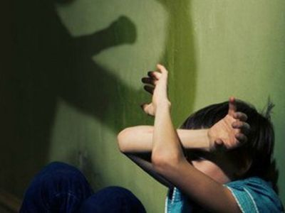 В Якутии мужчина истязал своих детей и угрожал их убить